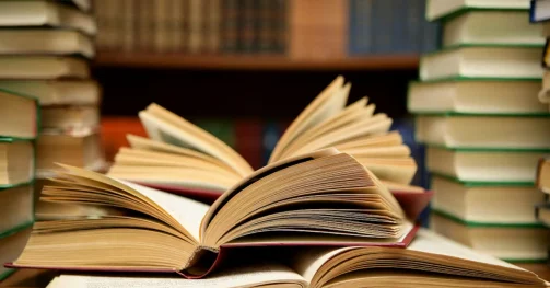 Read more about the article Lebih Baik Mana, Membaca Buku atau Bertanya ke GPT?
