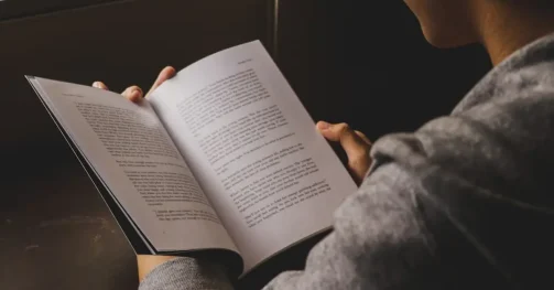 Read more about the article Membaca Banyak Buku Sebagai Indikator Kecerdasan?. Salah !!!